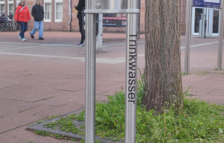 Himberg Trinkwasserbrunnen, öffentlicher Wasserspender vor Bahnhof